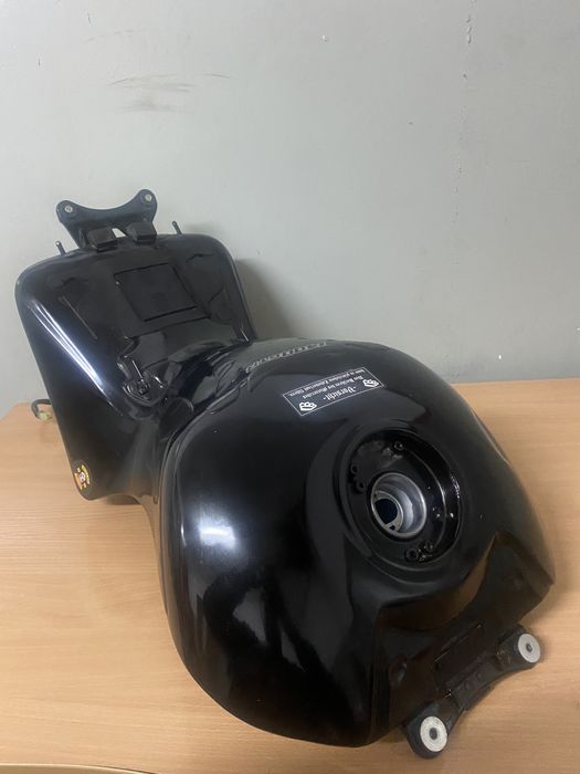 Kawasaki GTR 1400 Bak Zbiornik Pompa Paliwa Czujnik Komplet