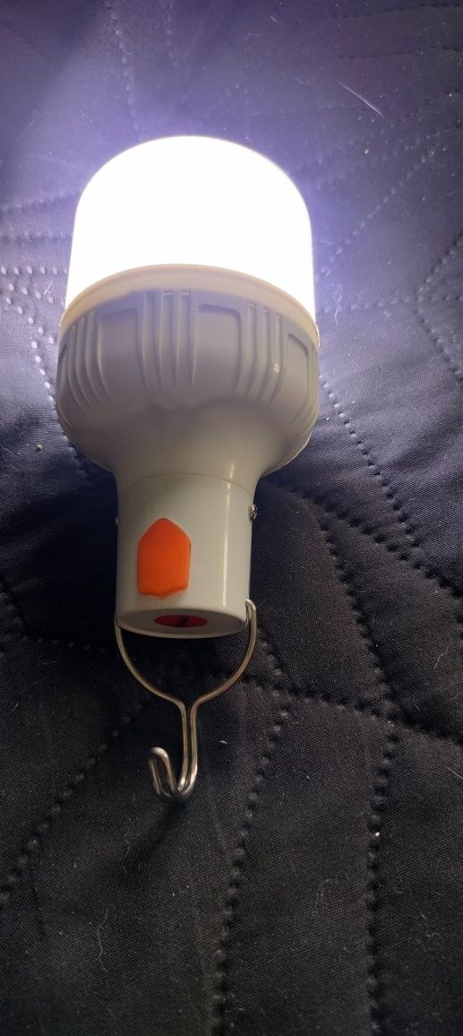 Akumulatorowa lampa LED