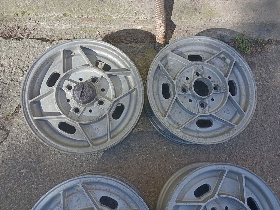 Sprzedam felgi aluminiowe do fiata 126p  orginalne