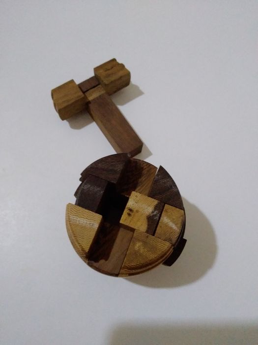 Quebra-cabeça vintage em formato de barril de madeira