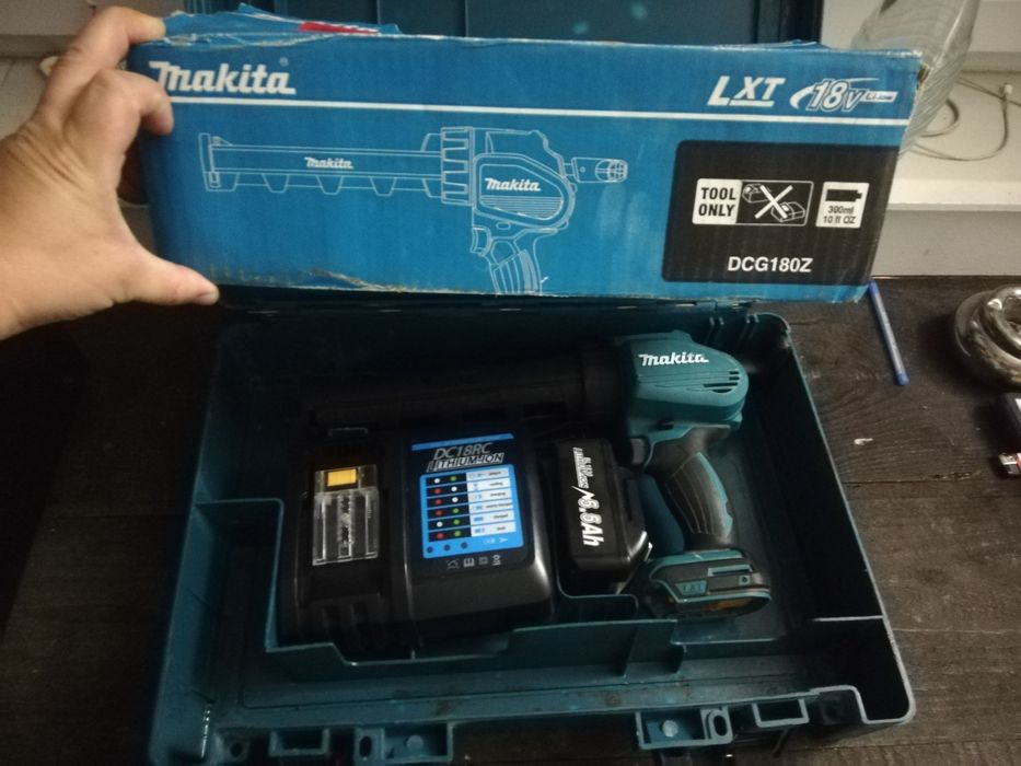 Makita dcg 180, pistolet do sylikonu , bateria ładowarka kufer
