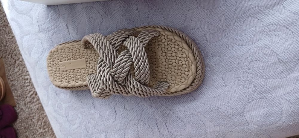 Жіночі шльопанці