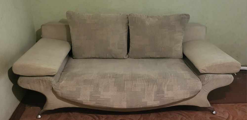 Продам двоспальний диван б/у, після хімчистки.