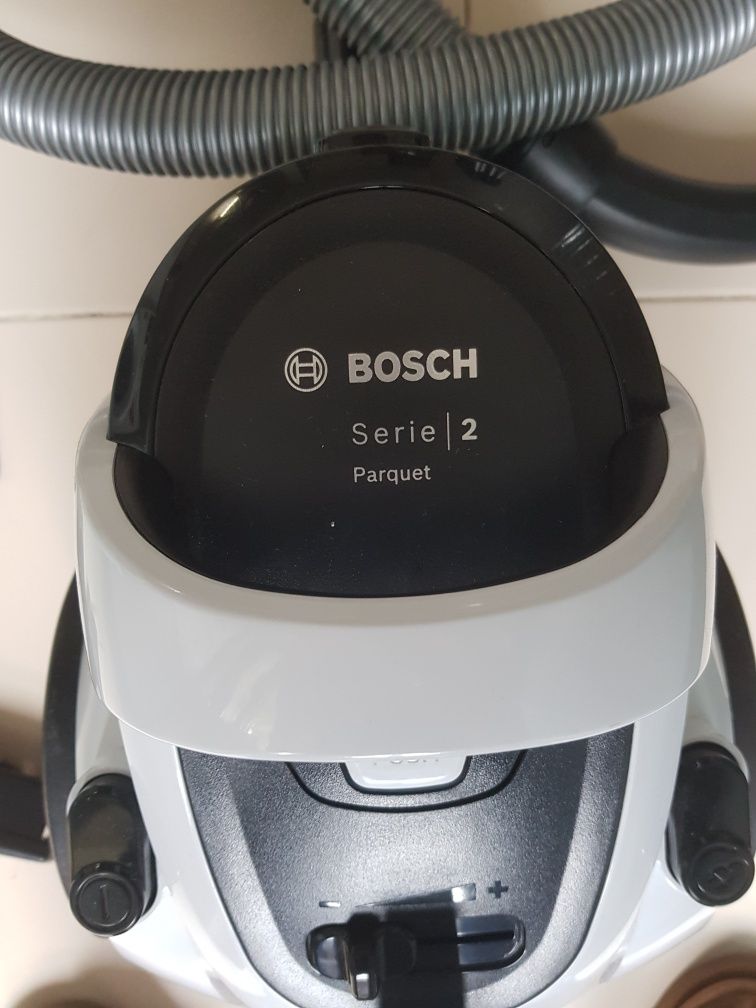 Aspirador sem saco Bosch Serie 2 Parquet