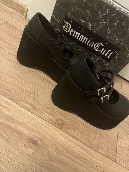 Buty demonia kera