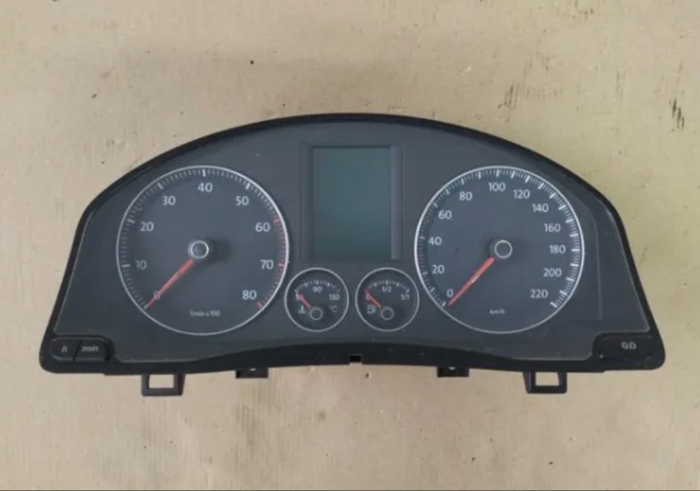 Панель приладів, приборка, щиток Golf5 Jetta