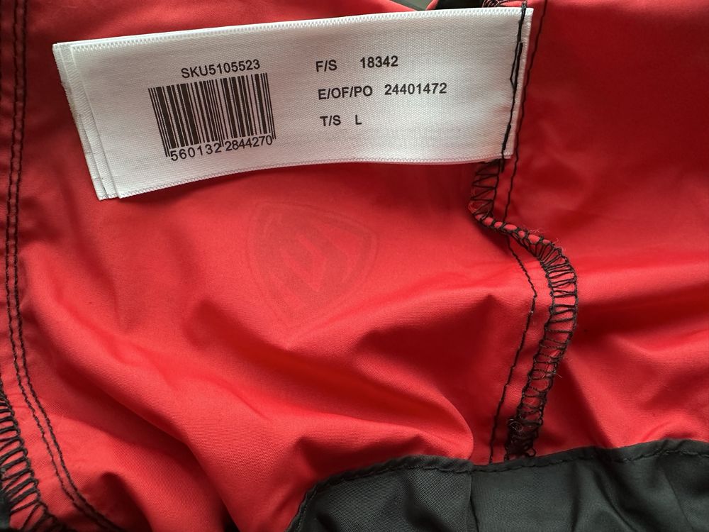 Casaco / colete corta-vento preto e vermelho BERG cycles