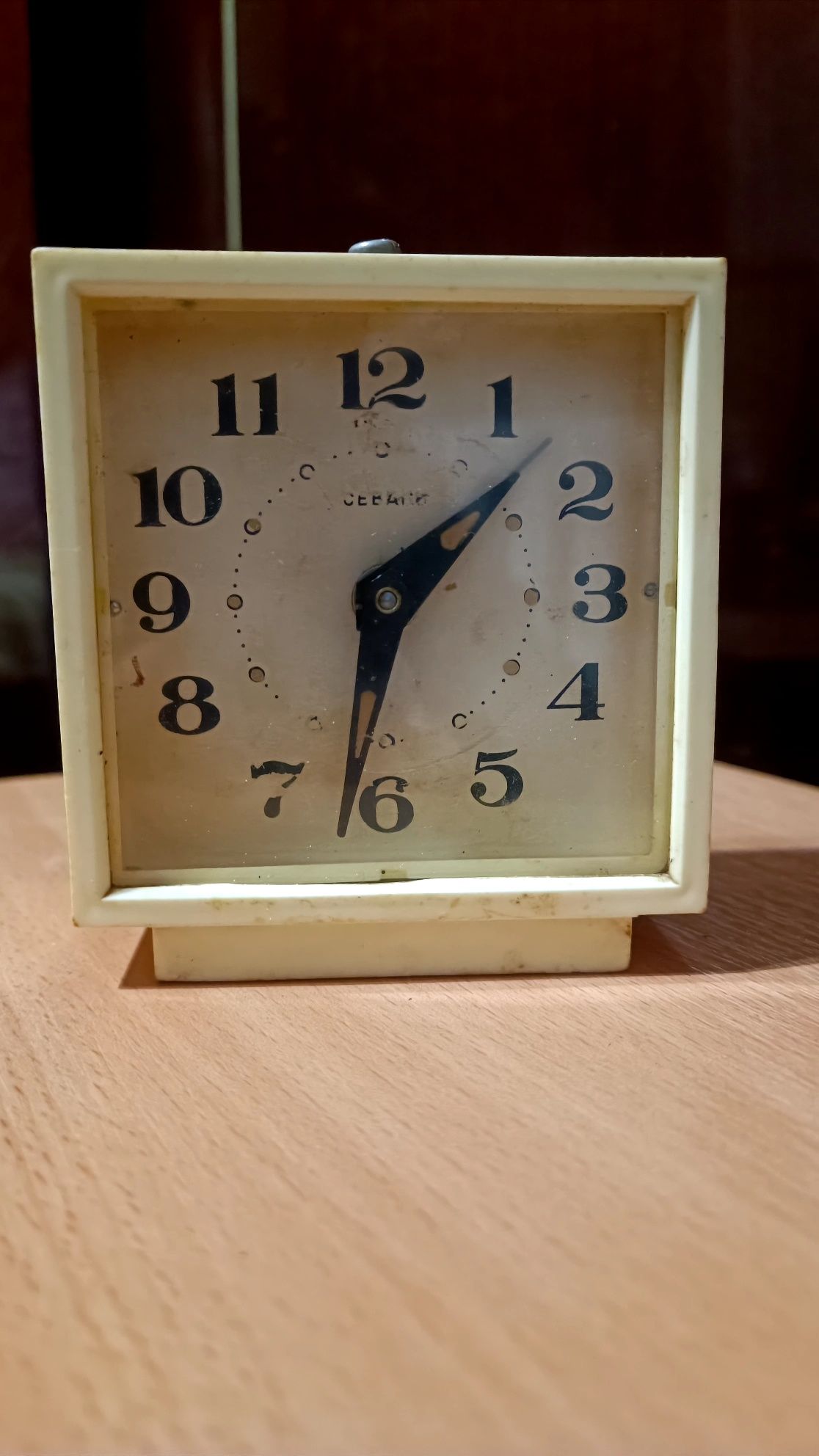 Часы будильник савани времён СССР