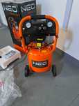 Mocny Kompresor Olejowy 40l 8BAR /NEO TOOLS/ 1,5kW - 184l/min