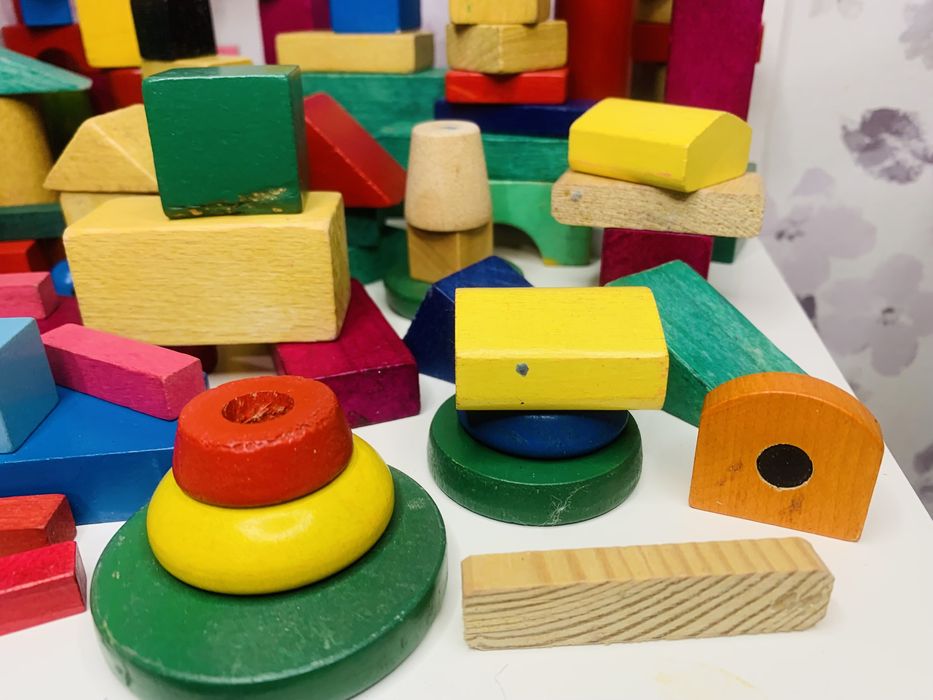 Drewniane, kolorowe klocki do budowania