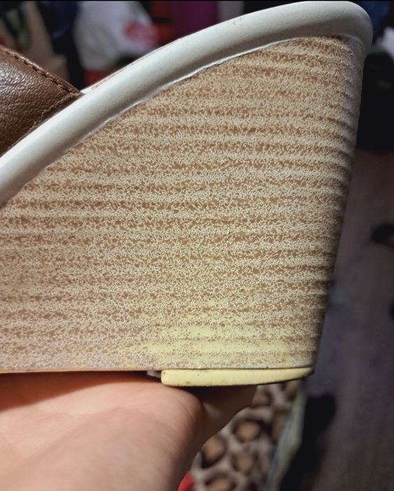 Босоніжки на танкетці. 38р. натур. Шкіра.