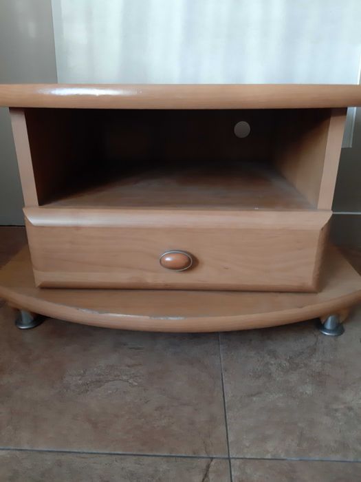 Stolik pod telewizor