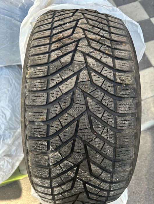 Yokohama BluEarth Winter V905 245 50 R18 104V