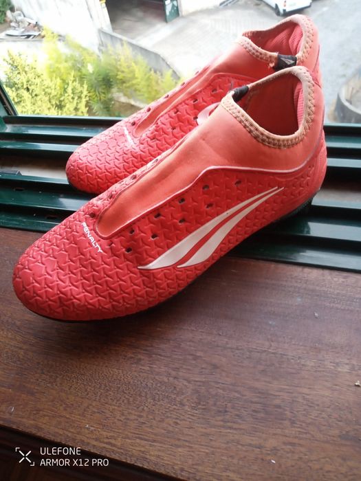 Chuteira vermelha, Marca Penalty, Tam 38