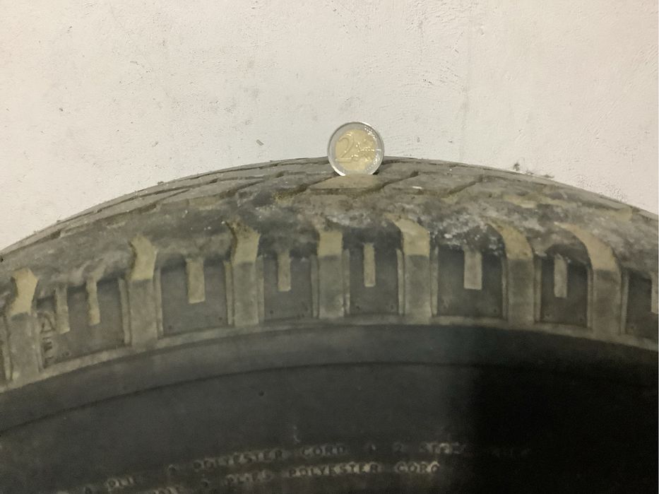 Pneu Wrangler Goodyear AT 245/70/16 usado