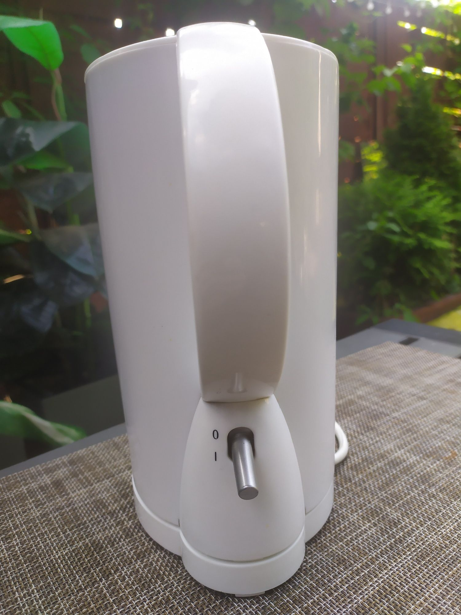 Biały czajnik elektryczny Clatronic 1,7 litra WK3331