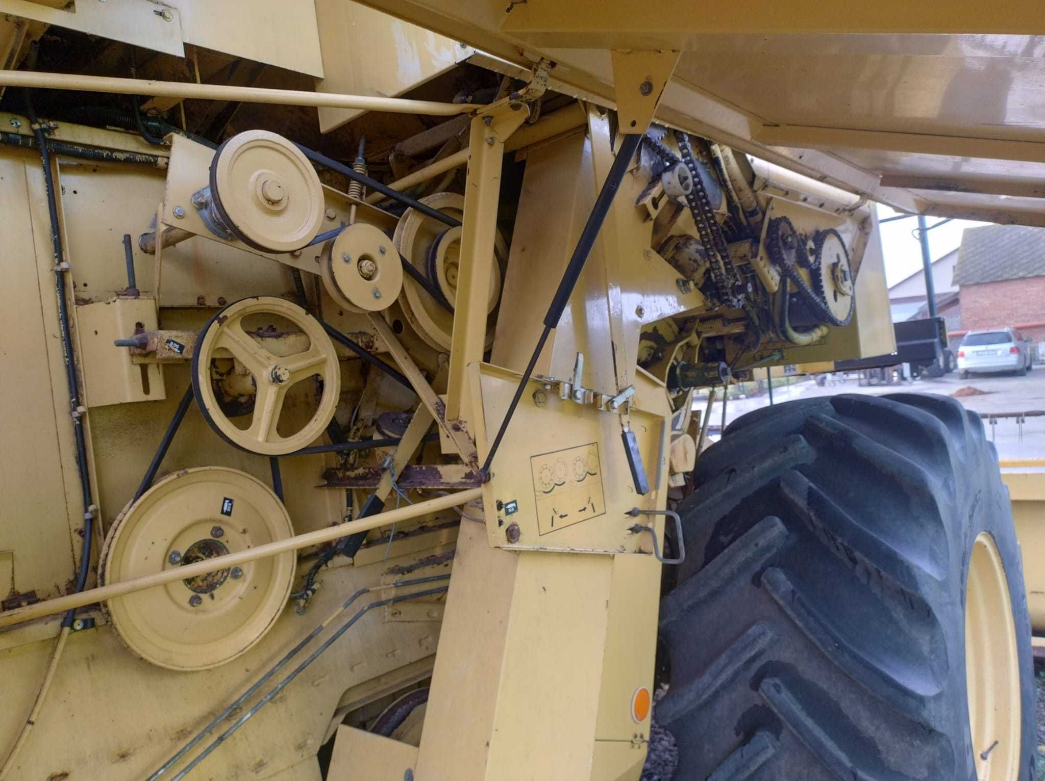 New Holland TX 63 kombajn zbożowy, heder 4.5, opony 800,