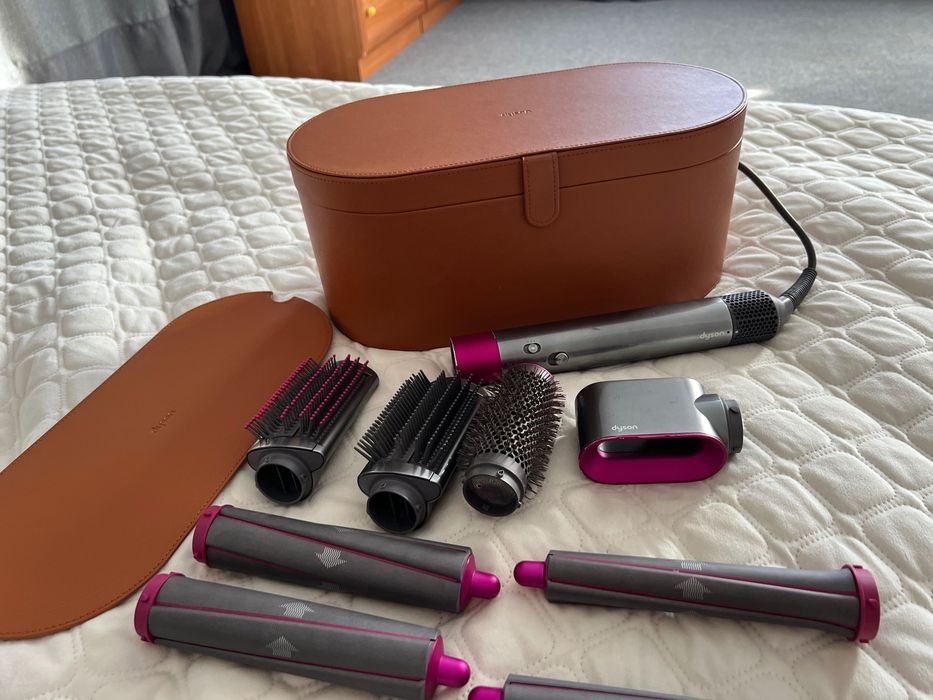 Продам DYSON стайлер. Працює відмінно. Все в комплекті. Оригінал