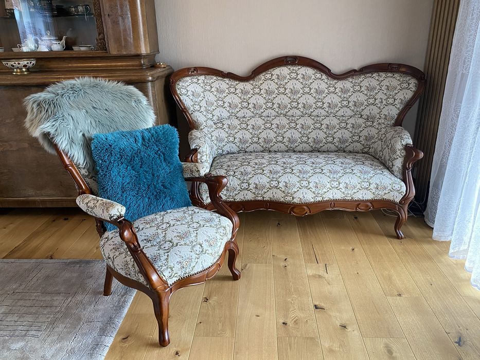 Elegancki zestaw wypoczynkowy po renowacji: kanapa + 2 fotele