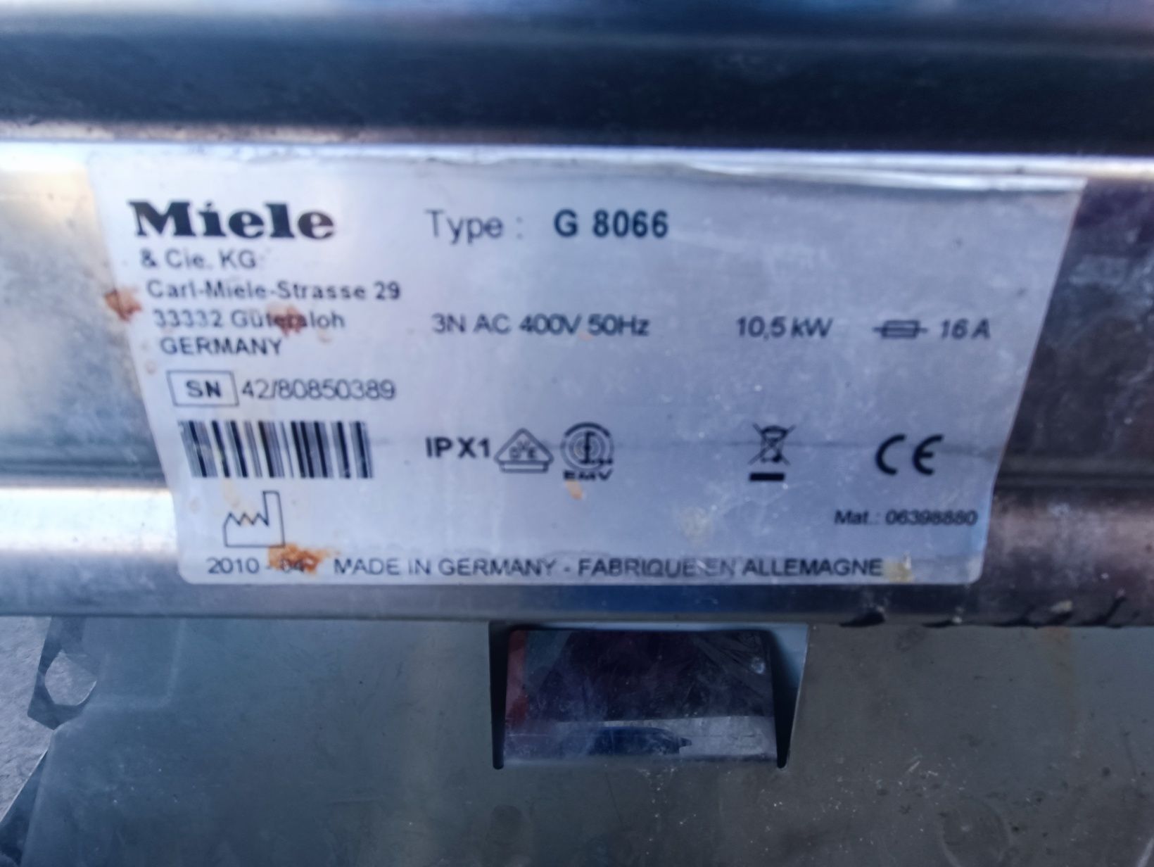 Професійна посудомийна машина Miele G8066