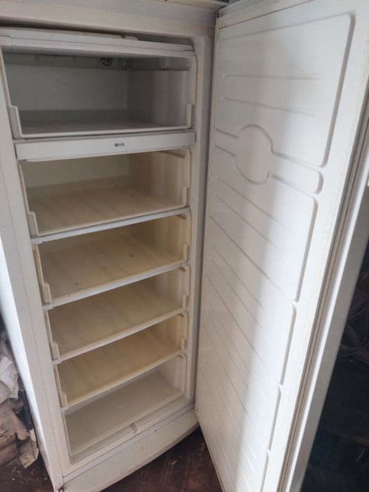 Продам морозильну камеру Atlant M-7184-000