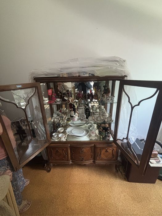 Cristaleira de Madeira de Cerejeira