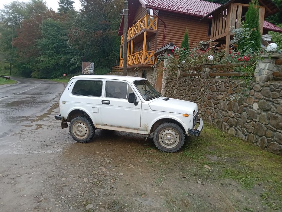 Продам Ниву 1,6 бензин 89р