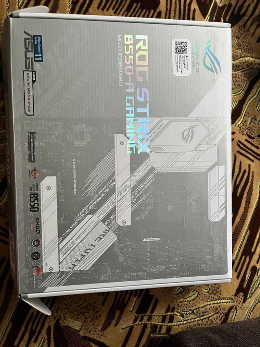 AMD Ryzen 5700X3D + Материнська плата Asus ROG Strix B550-A Gaming