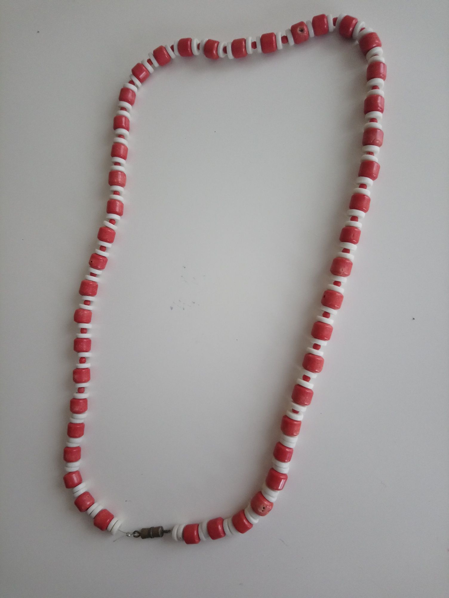 Naszyjnik, korale z czerwonych i białych koralowców 30 cm