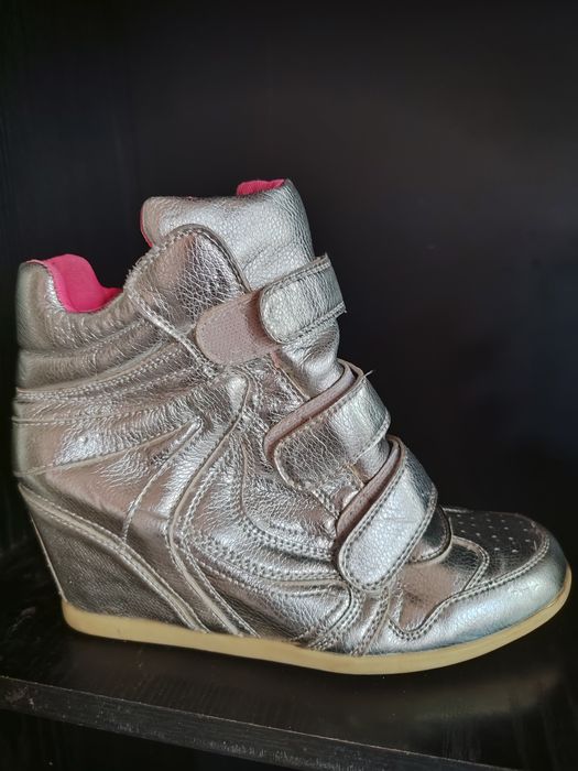 Продам сникерси р39