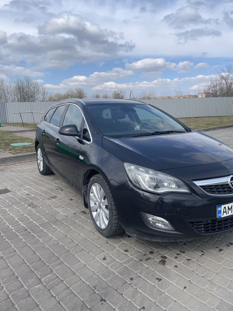 В продажу Opel Astra j