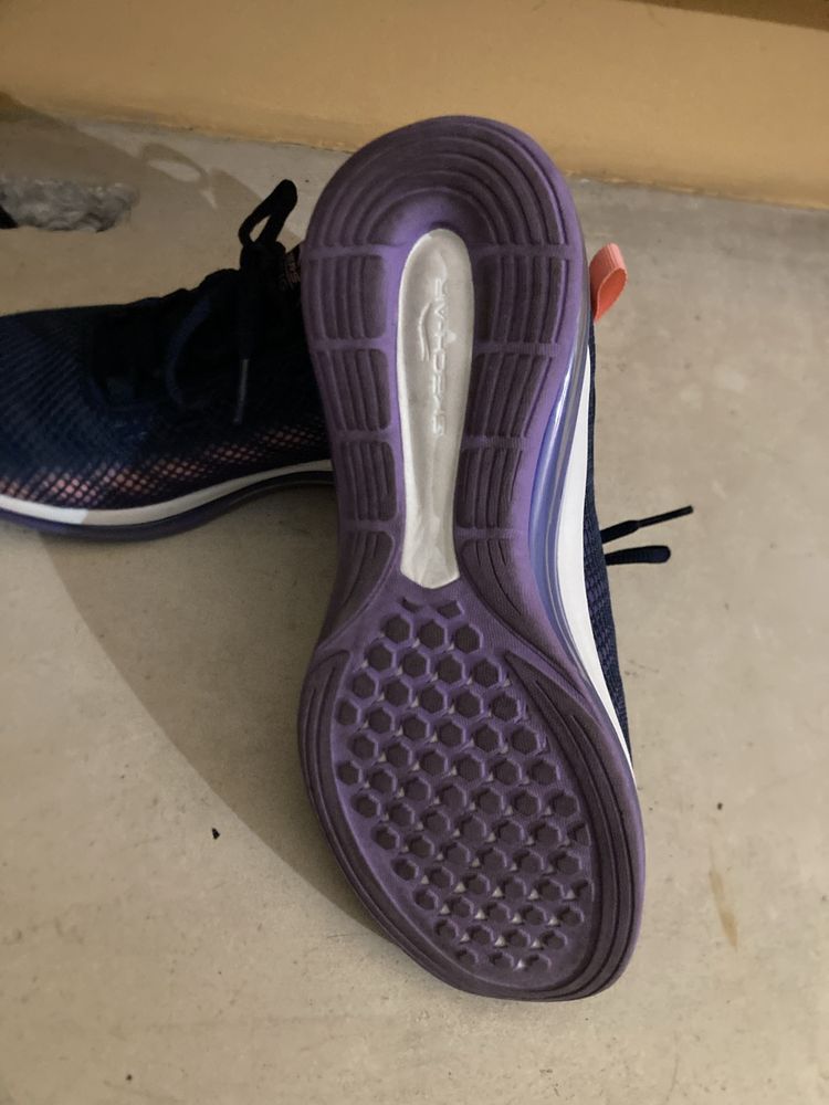 Skechers novos n 36.5 muito confortaveis