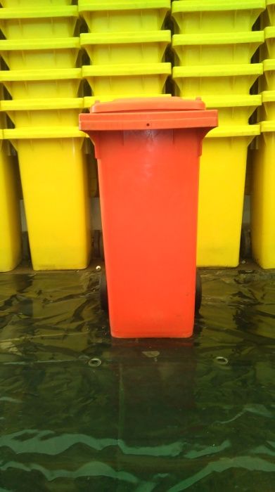 Pojemniki na odpady 120l na śmieci kosze kontenery niemieckie czerwony