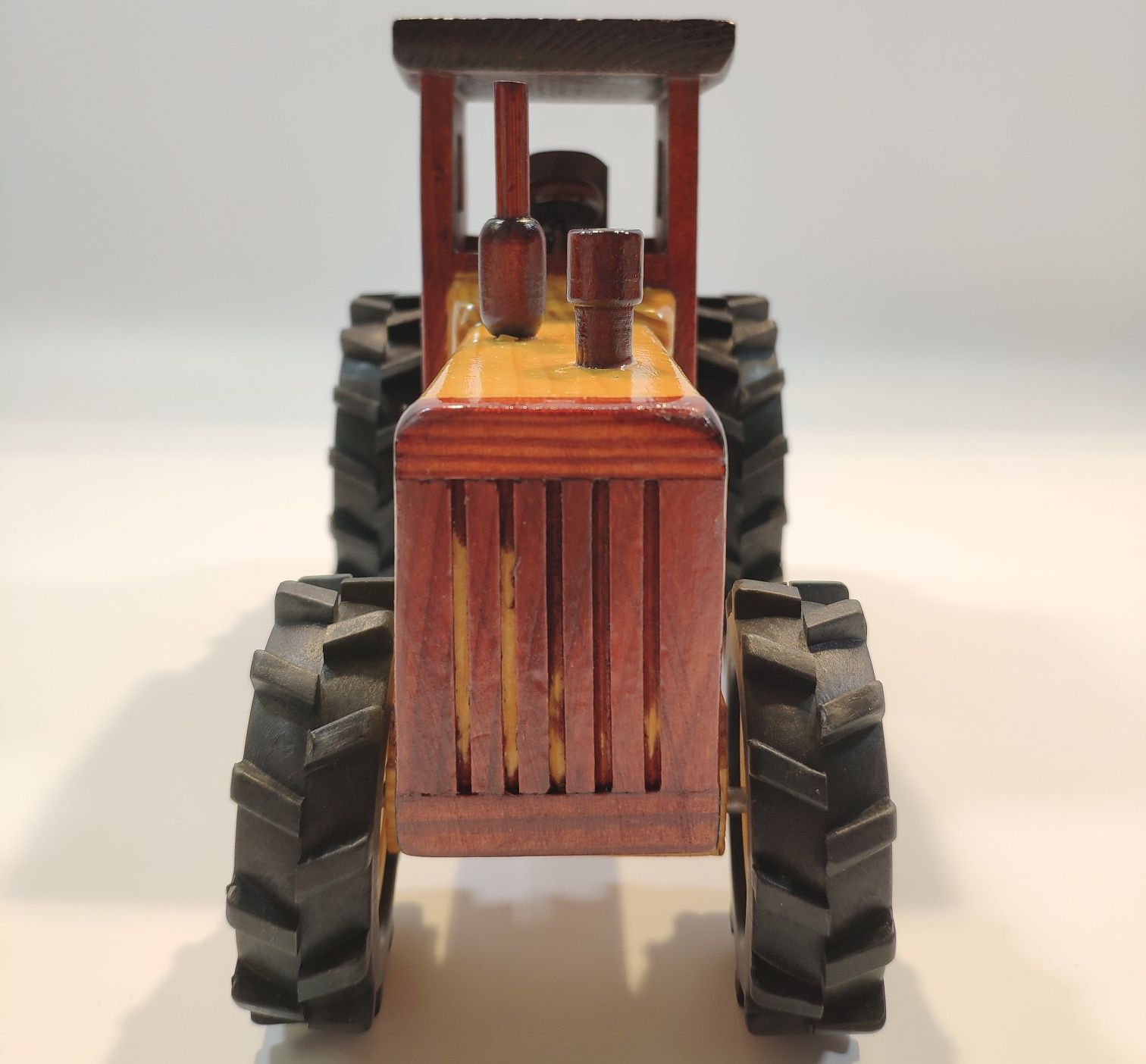 Drewniany model - traktor model z kabiną A