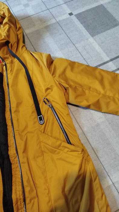 Осіння куртка для дівчинки 12-13 років