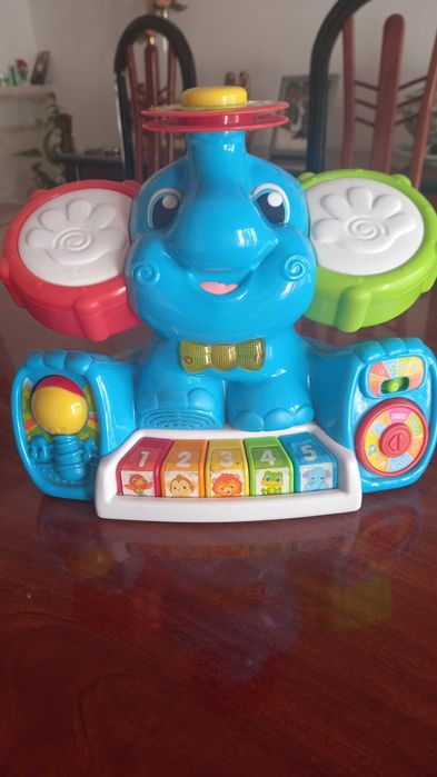 Elefante azul com musica