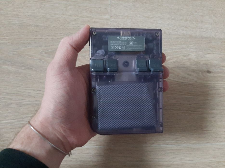 Переносная игровая приставка Andernic RG 35XX