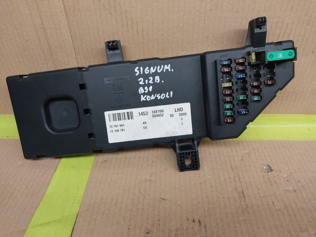 Stan BDB Skrzynka bezpieczników SIGNUM VECTRA C 2.2B 16V Z22YH 2004rok