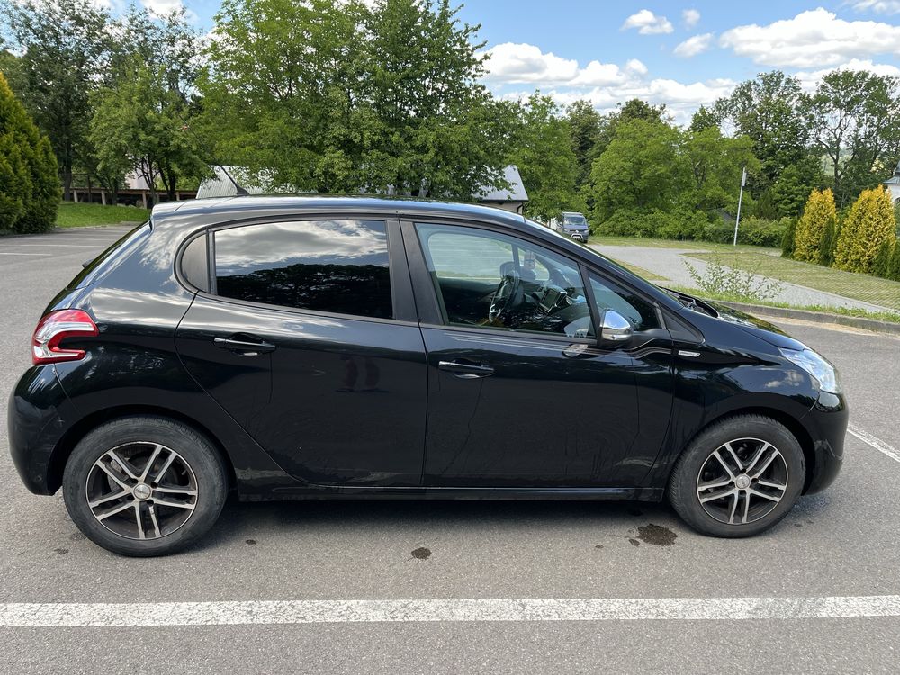 Peugeot 208 1.2 benzyna