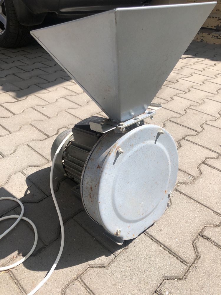 Крупорушка, дробарка для зерна Лан-1 (роторна, побутова)
