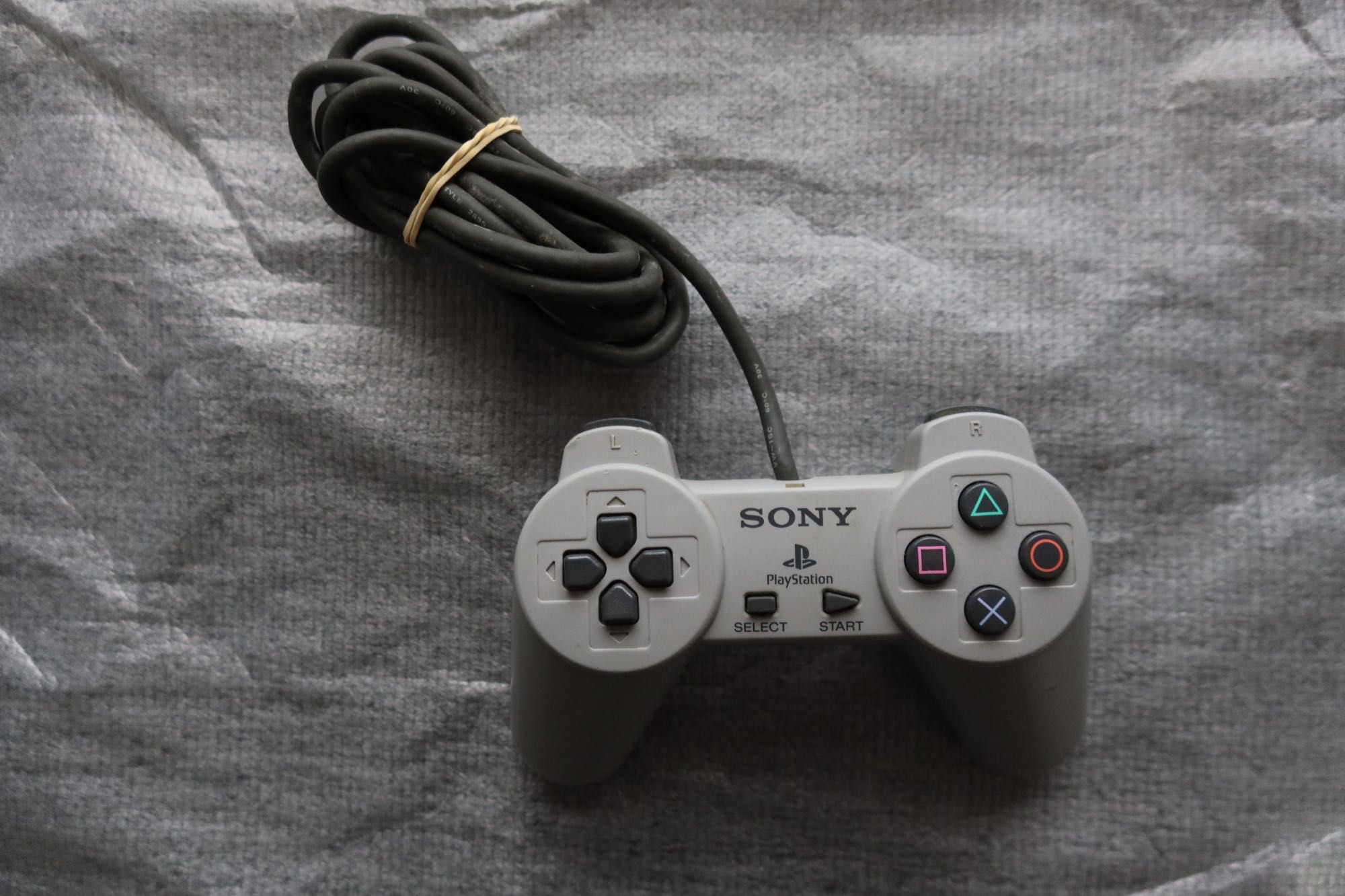Playstation 1 SCPH-9002 com comando e acessórios