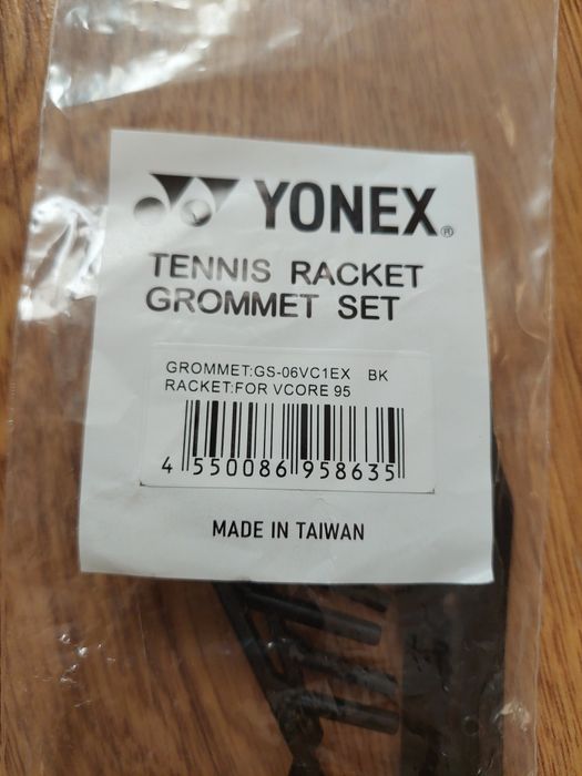 Gromet do rakiety tenisowej Yonex Vcore 95 Tango Red 310g.