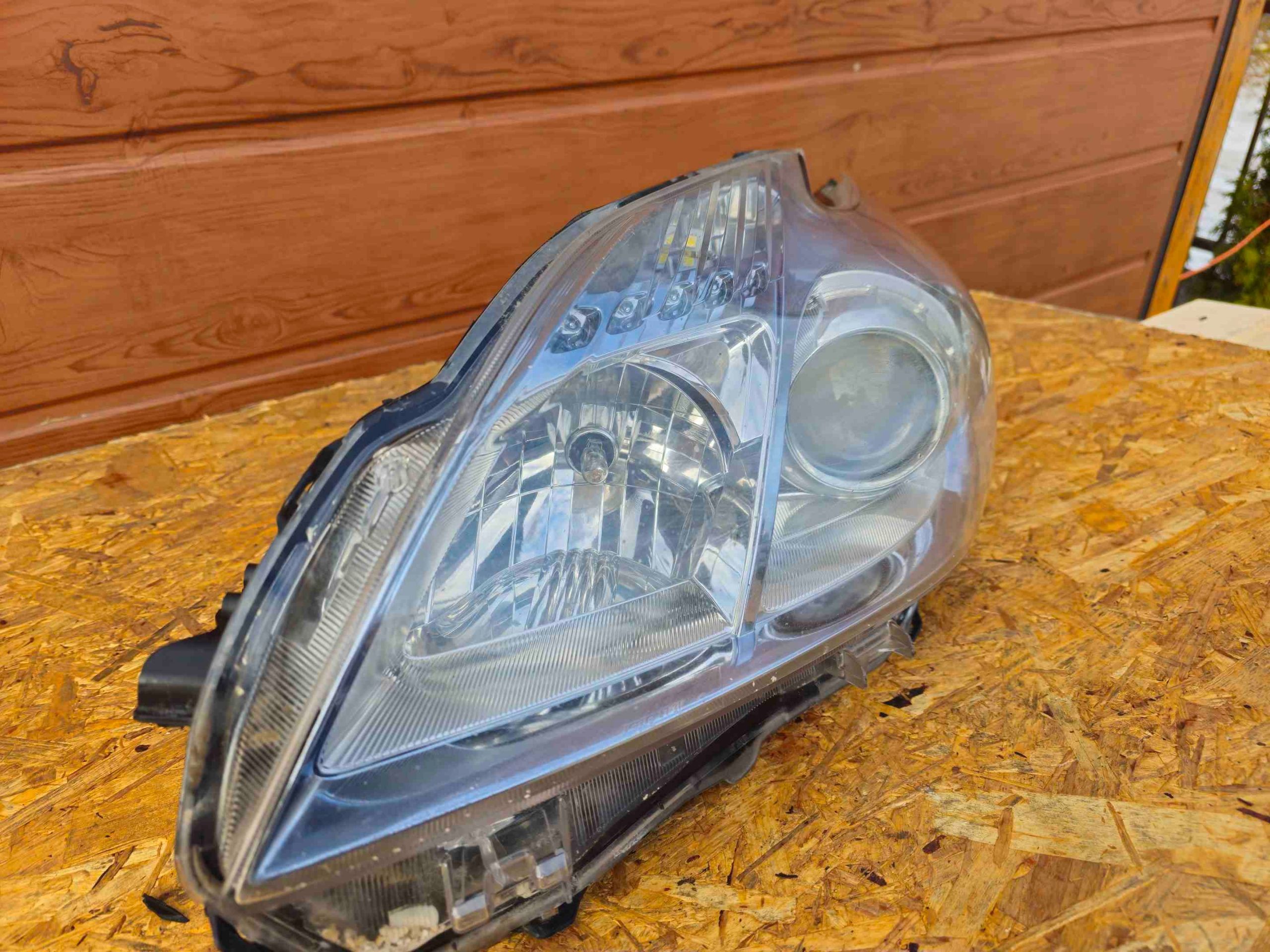 Toyota Prius Xw30 lampa Lampa lewa lewy przód przednia europa