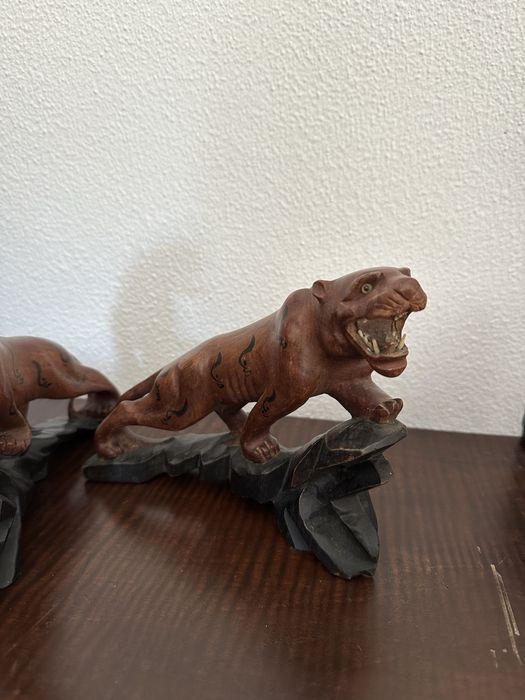 Conjunto de 2 animais de madeira