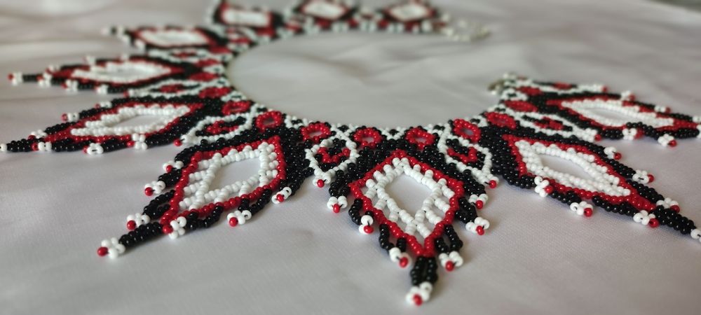 Розкішна силянка ручної роботи з бісеру