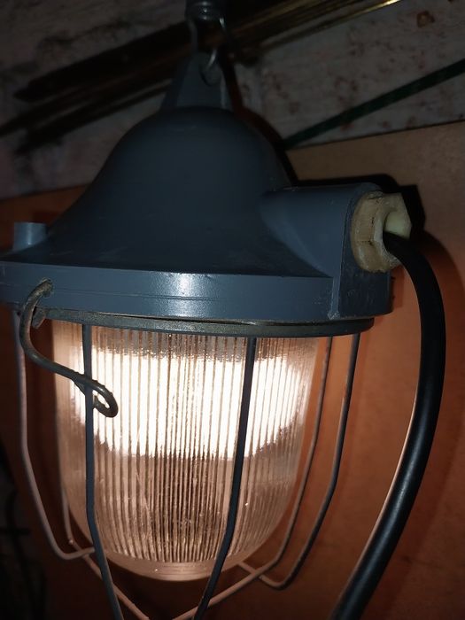Lampa przemysłowa