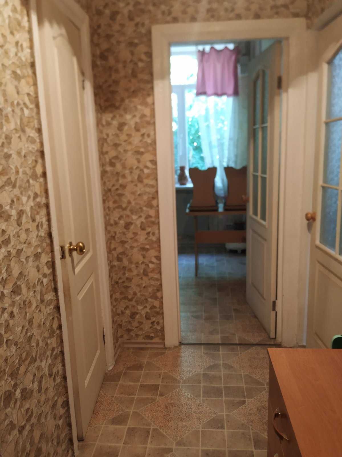 ПРОДАЖ мебльованої 2-кімн. з АО, пров. Б. Хмельницького (А)