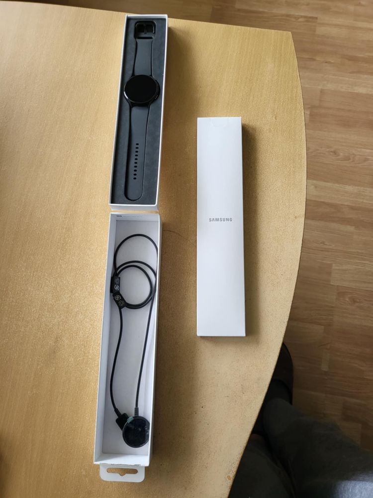 Galaxy z flip 3 5G Galaxy watch 4