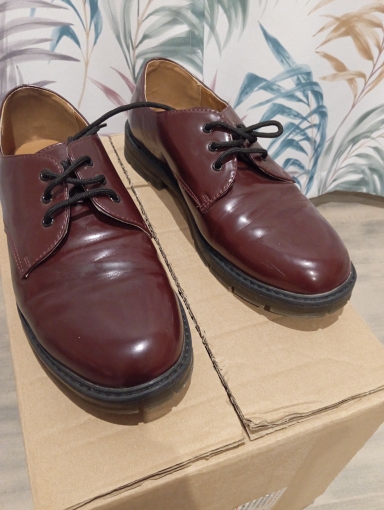 Buty damskie w rozmiarze 40