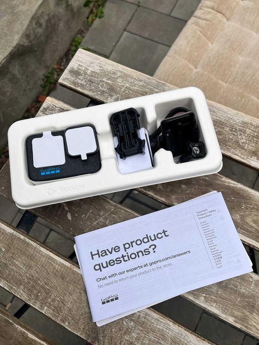 Екшн-камера GoPro Hero 12 в захисних плаівках.